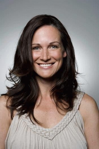 PhotoDirector - Frisuren ausprobieren mit KI-Objektersetzung